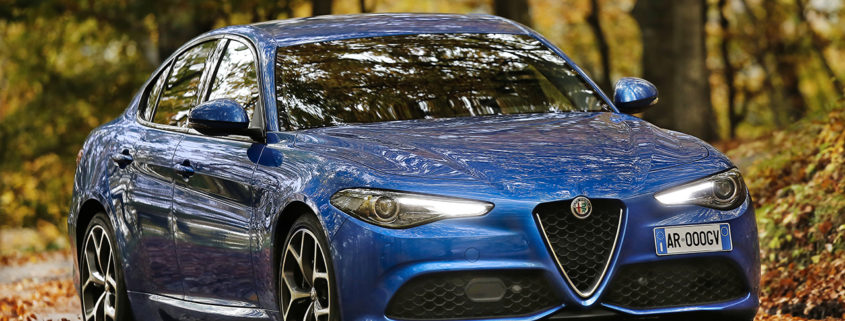 Neue Modellversion überzeugt auf Anhieb die fachkundigen Leser von Europas größtem 4x4-Magazin AutoBild allrad. Alfa Romeo Giulia Veloce serienmäßig mit elektronisch gesteuertem Vierradantrieb AlfaTM Q4.