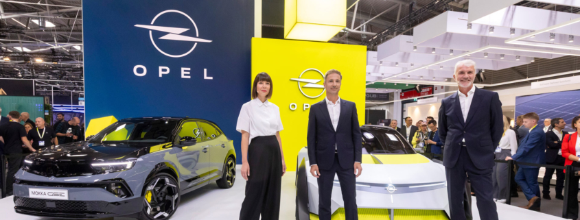 Marketingchefin Rebecca Reinermann, Opel CEO Florian Huettl, Designchef Mark Adams (v.l.n.r)